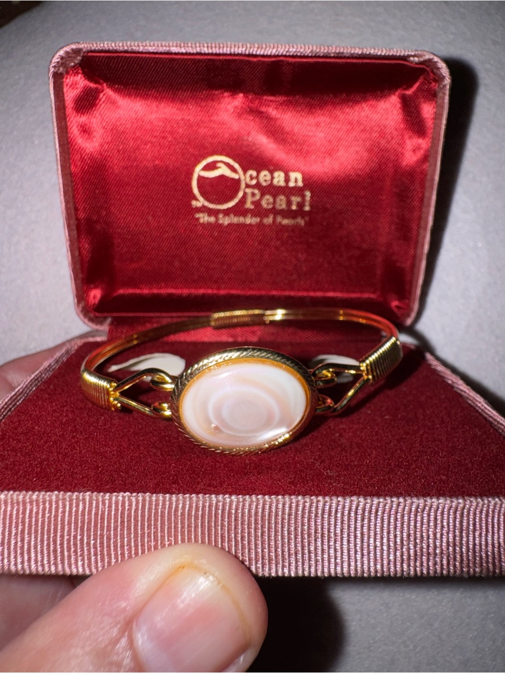 Vintage Ocean Pearl Gold-Tone MOP Pink Shell Bracelet